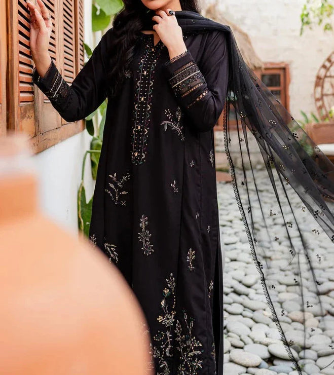 Grace W423-Embroidered 3pc karandi dress With Embroidered Organza dupatta.