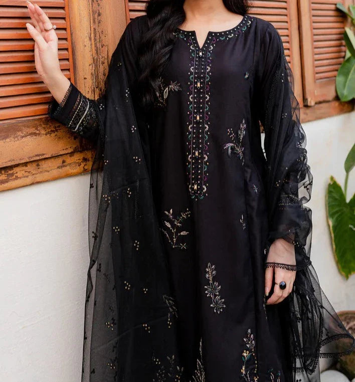 Grace W423-Embroidered 3pc karandi dress With Embroidered Organza dupatta.