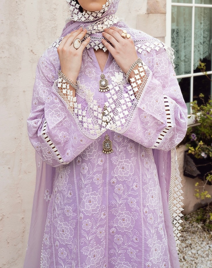 Grace S676-Embroidered 3pc lawn dress with Embroidered organza dupatta.