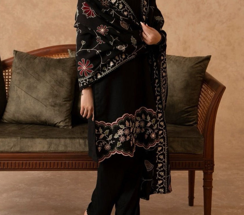 Grace S570-Embroidered 3Pc Lawn with Embroidered Organza dupatta.