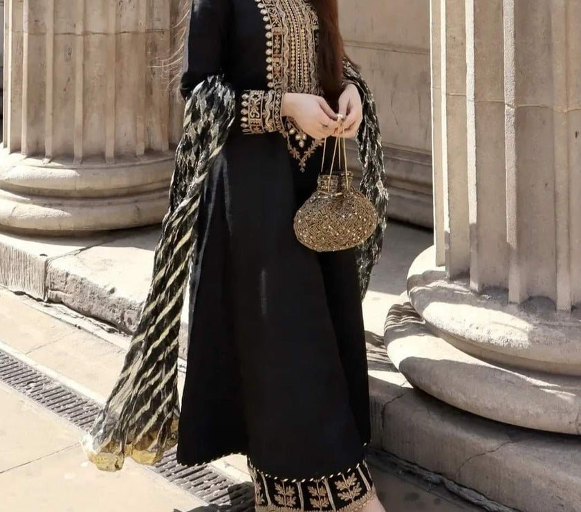 Grace S678 Embroidered 3pc lawn dress with Digital Printed silk dupatta.