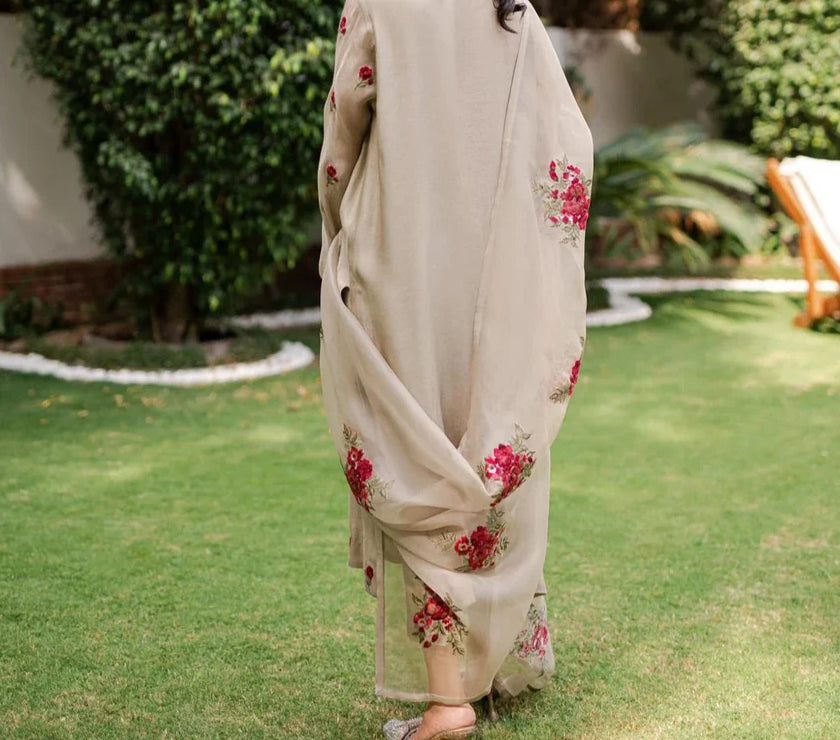 Grace S685-Embroidered 3PC Lawn dress with Embroidered chiffon dupatta.