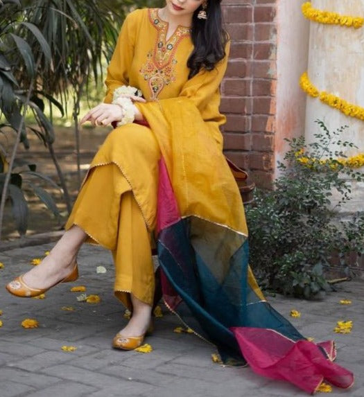 Grace S517-Embroidered 3pc lawn dress with dyed organza dupatta.