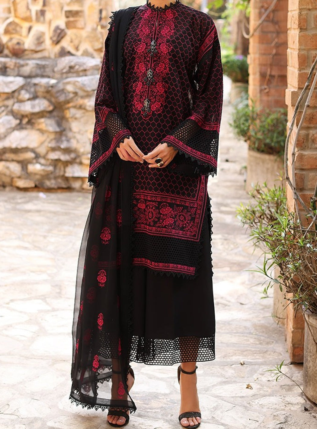 Grace S451-Embroided 3pc lawn dress with embroidered chiffon dupatta.