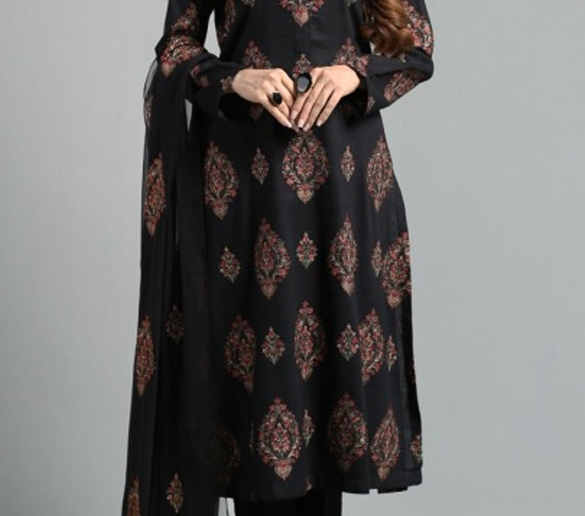 Grace W441-Embroidered 3pc karandi dress with embroidered chiffon dupatta.