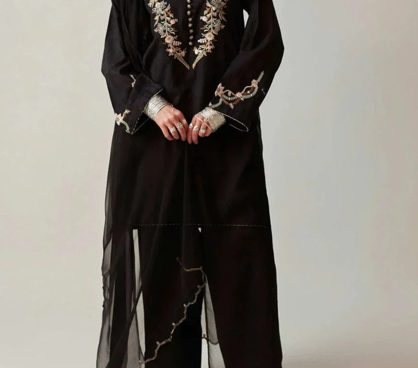 Grace S551-Embroidered 3pc Lawn dress with Embroidered Chiffon dupatta.